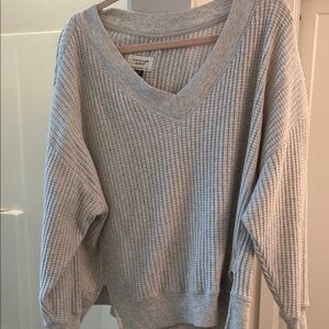 American Eagle Outfitters Women's Light Gray V-Neck Sweater